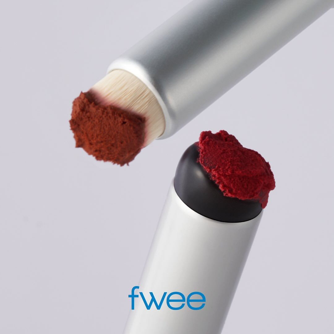 FWEE Fingerlike Silicone Lip Brush